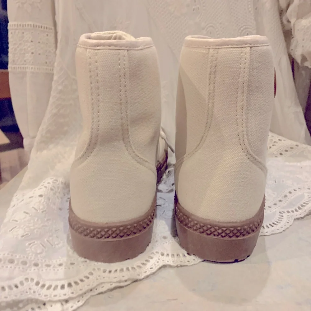 Boots - Picture 9 of 9